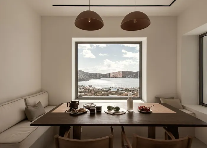 Ekloyitis Vila Finikas (Syros)